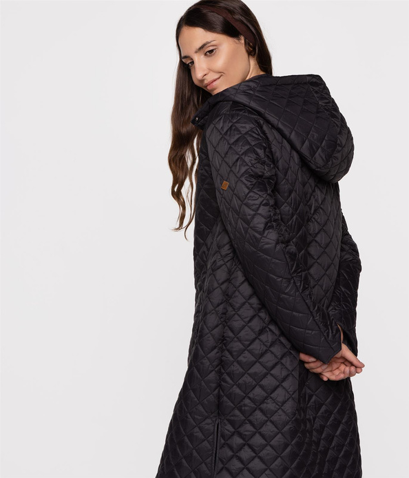 Długa pikowana kurtka z kapturem LORENA 2306 BLACK